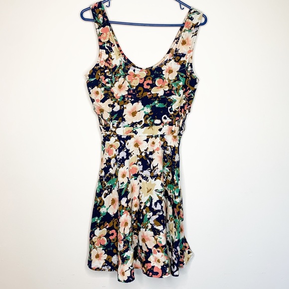 Luca Culture Floral dress - Picture 1 of 4